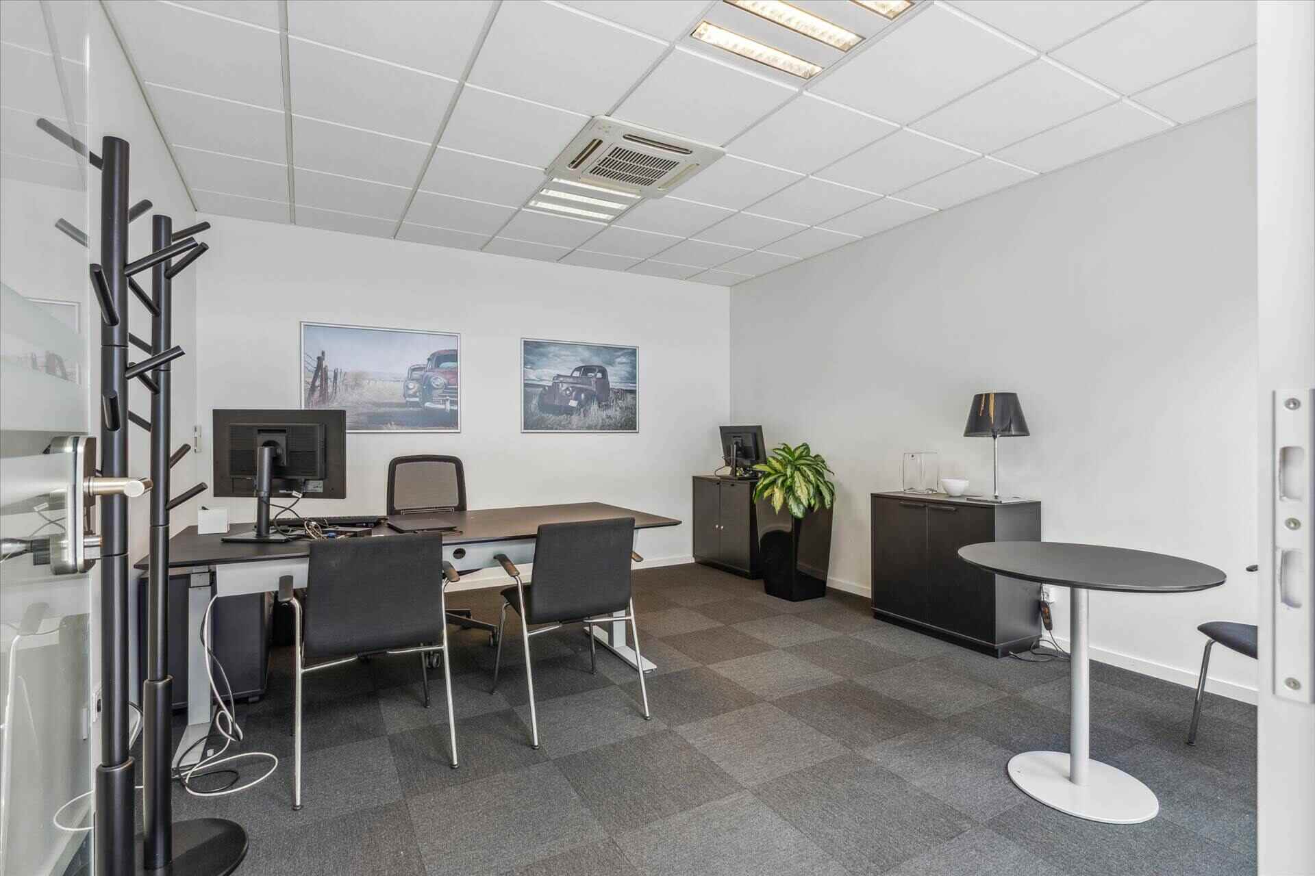 323 Roskildevej, Tåstrup, ,showroom,detail, lager, værksted, Til leje,Roskildevej ,1087