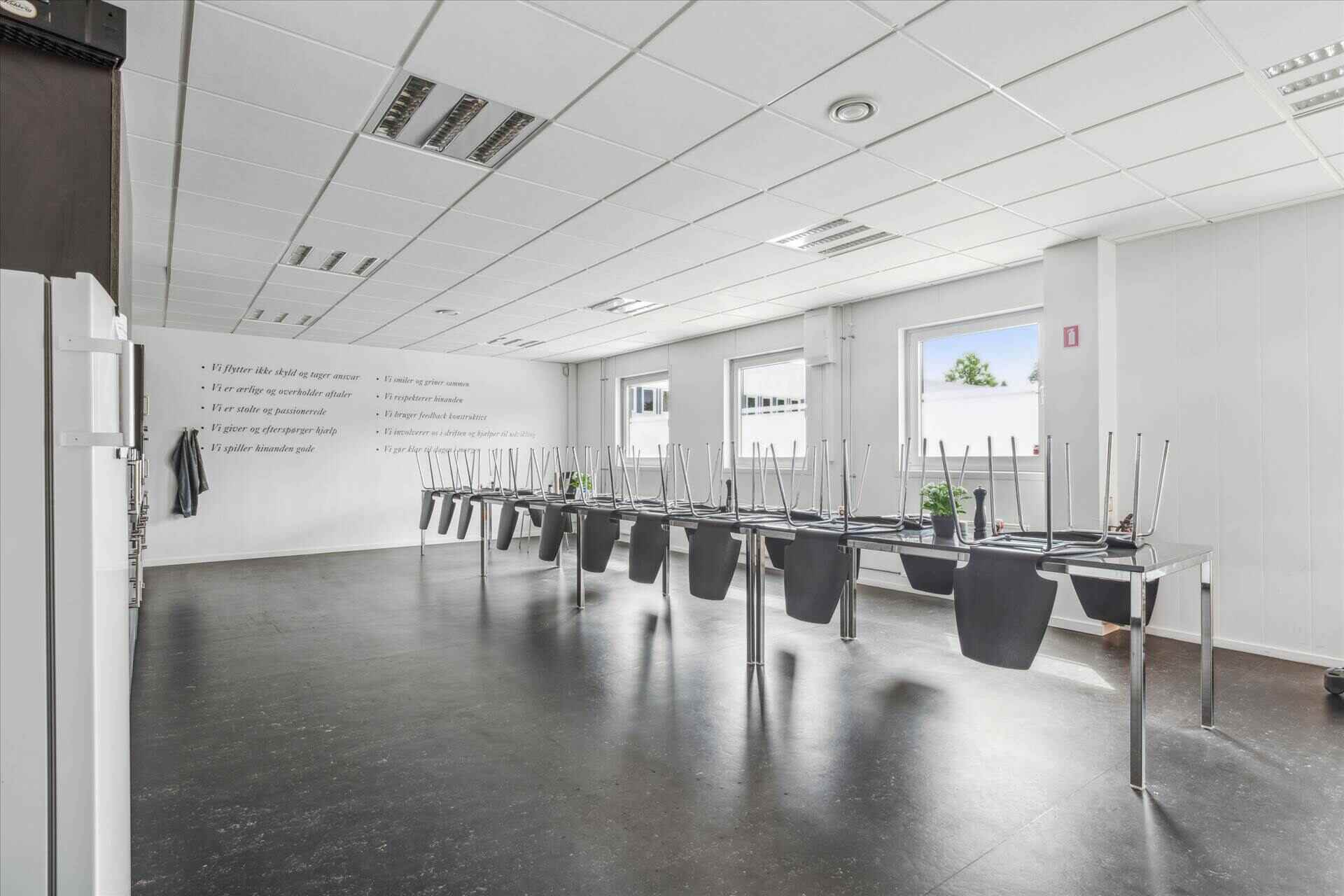 323 Roskildevej, Tåstrup, ,showroom,detail, lager, værksted, Til leje,Roskildevej ,1087