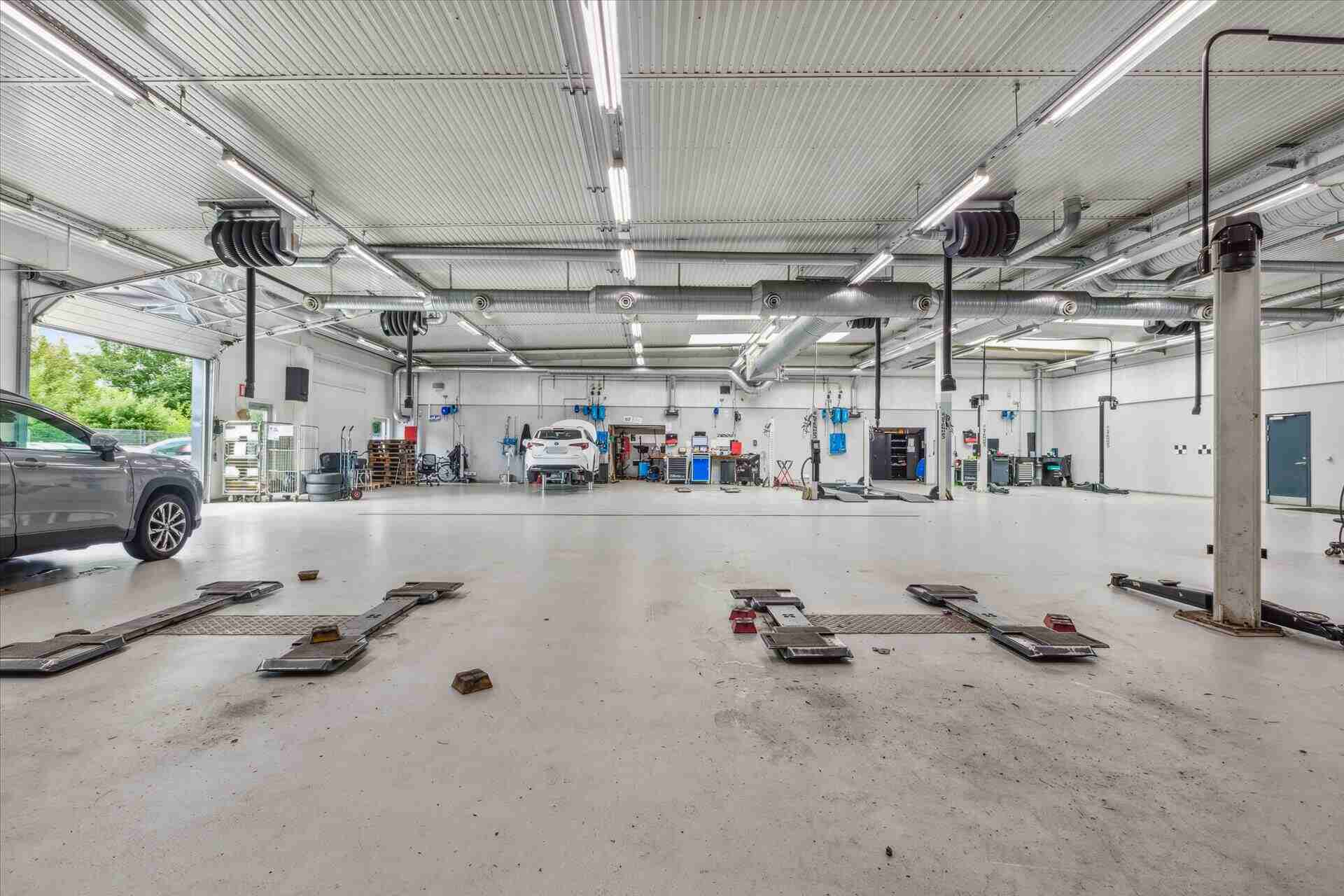 323 Roskildevej, Tåstrup, ,showroom,detail, lager, værksted, Til leje,Roskildevej ,1087